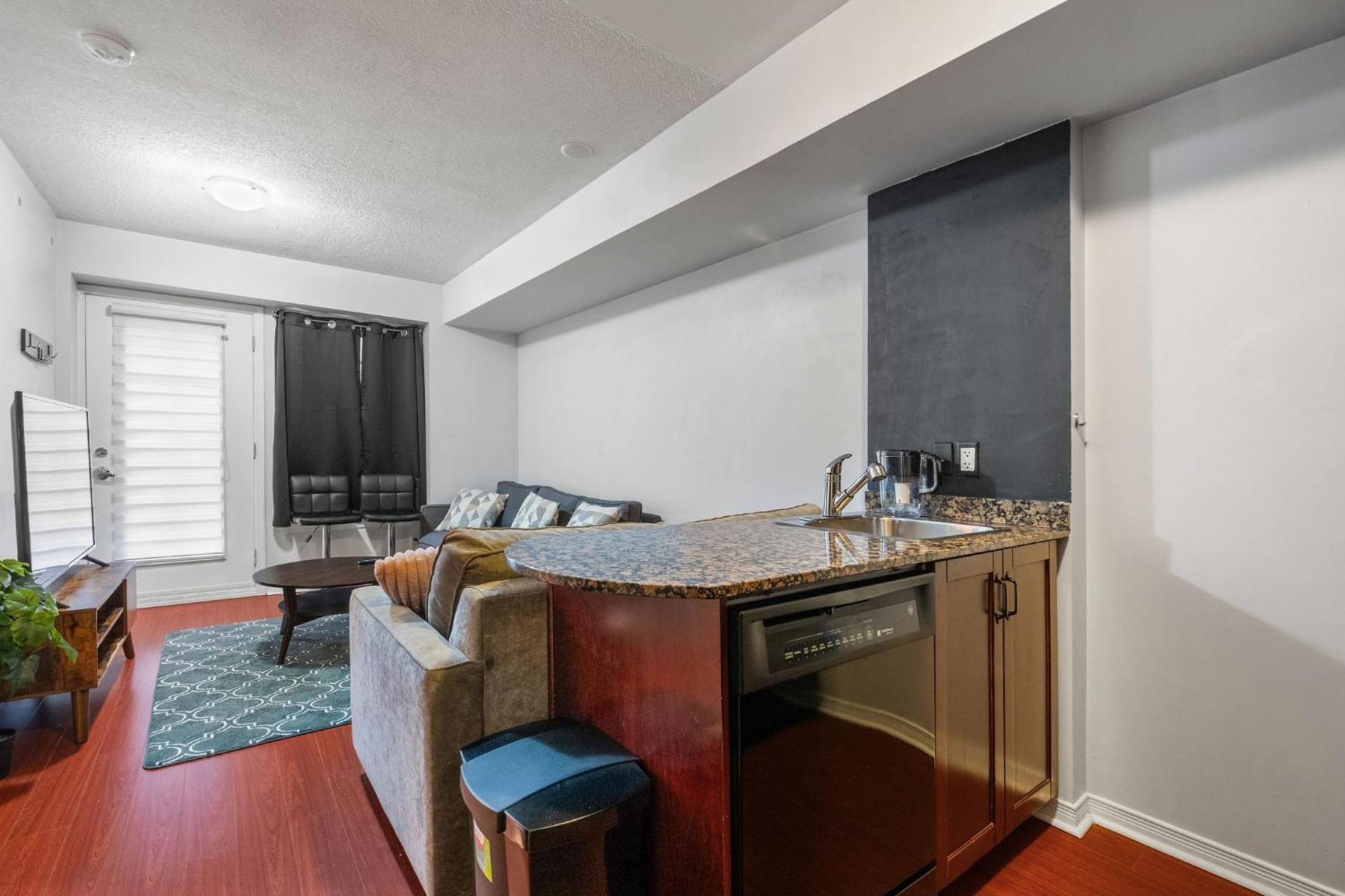 Liberty Village Townhouse Торонто Экстерьер фото