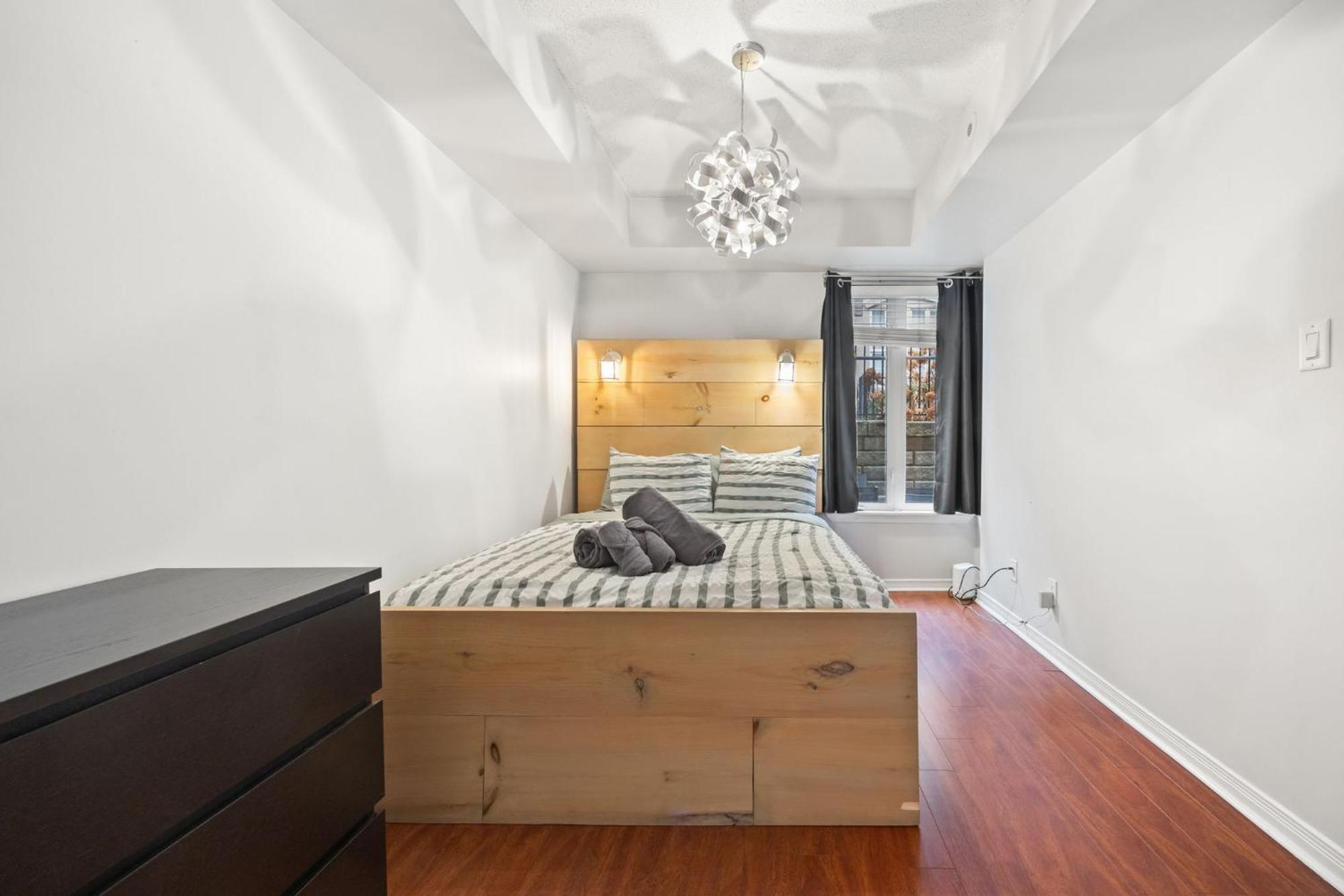 Liberty Village Townhouse Торонто Экстерьер фото