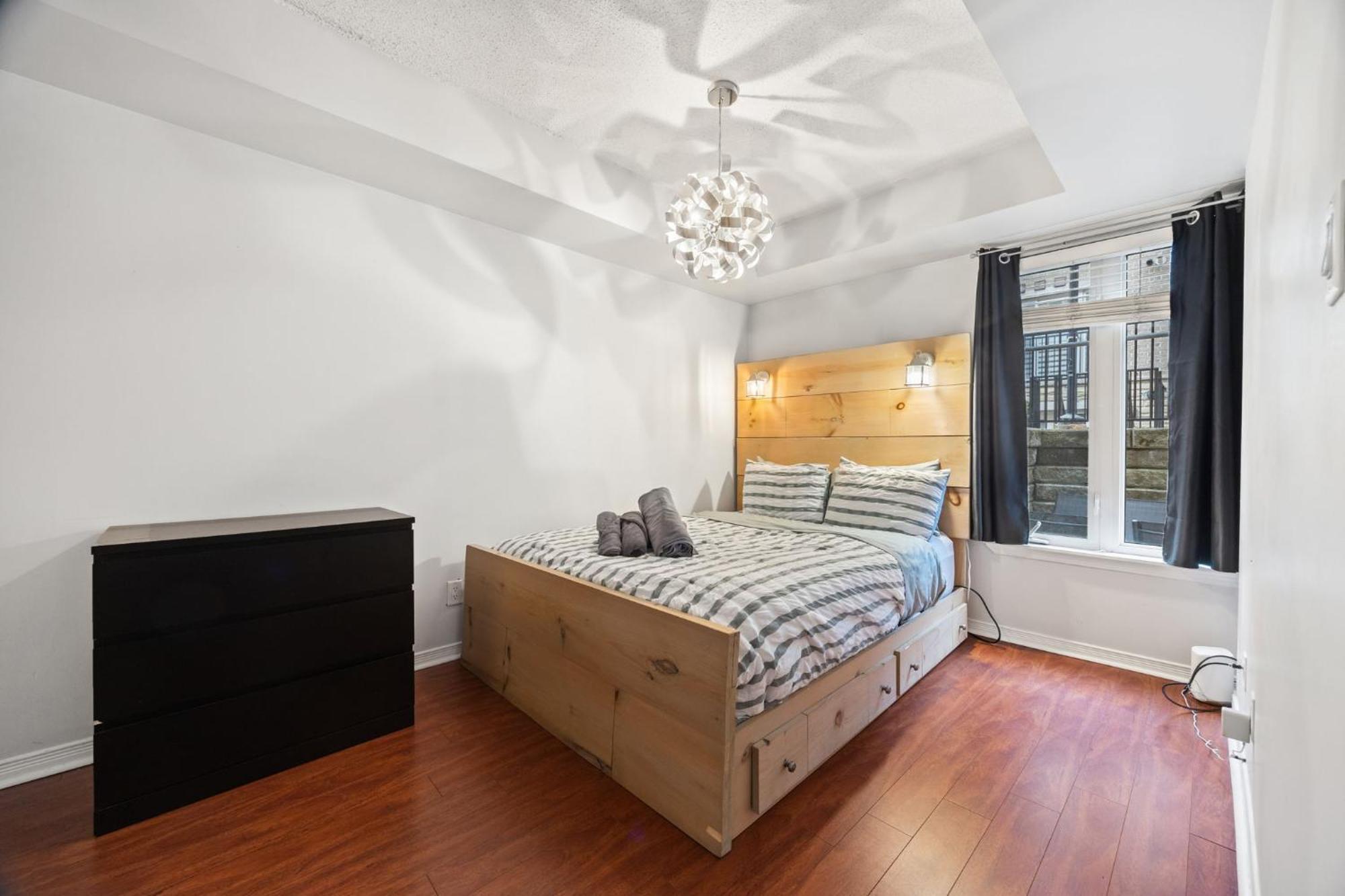 Liberty Village Townhouse Торонто Экстерьер фото