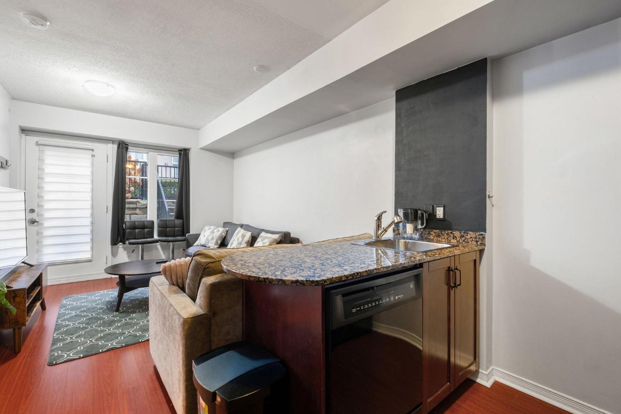 Liberty Village Townhouse Торонто Экстерьер фото