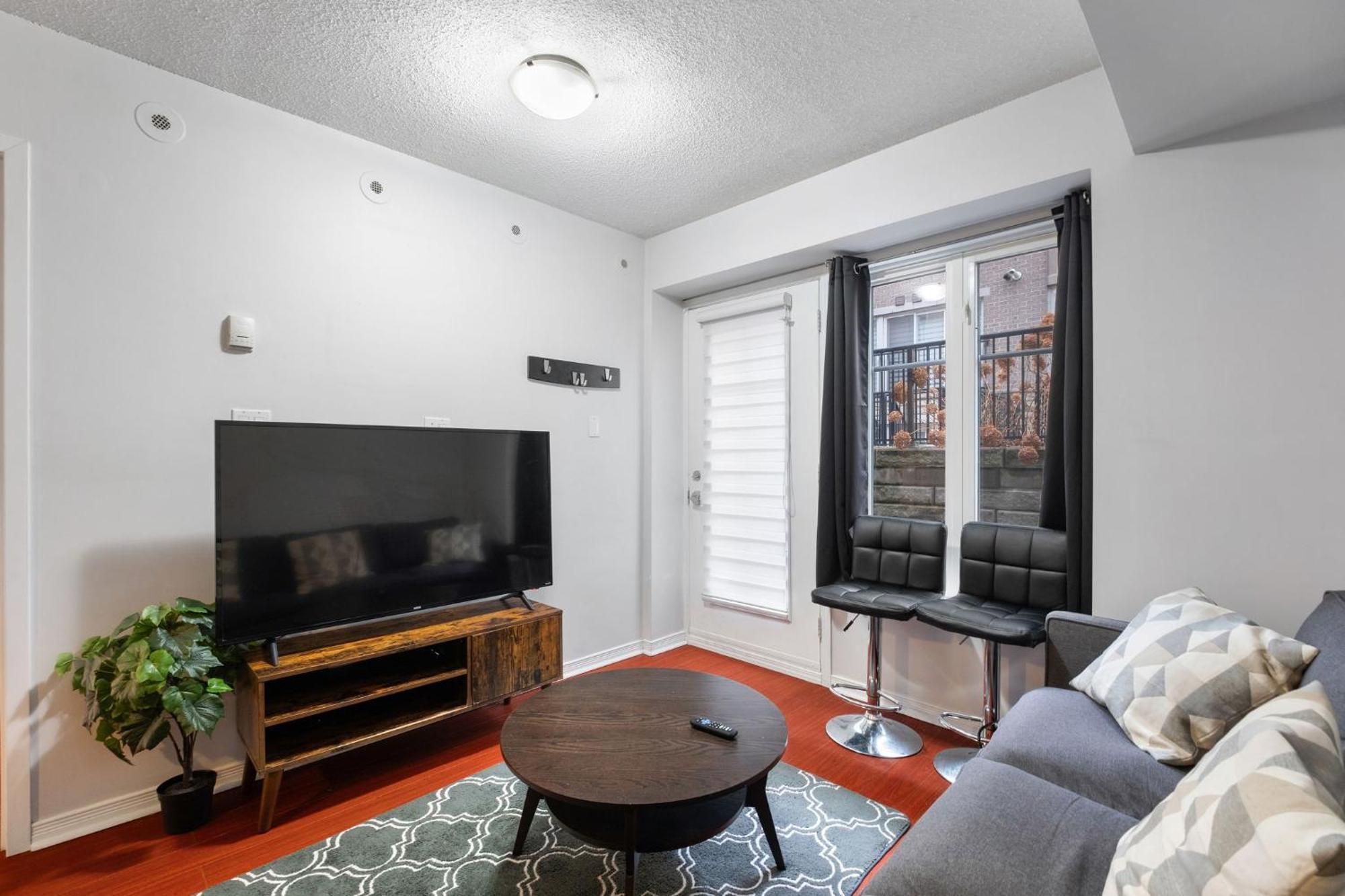 Liberty Village Townhouse Торонто Экстерьер фото