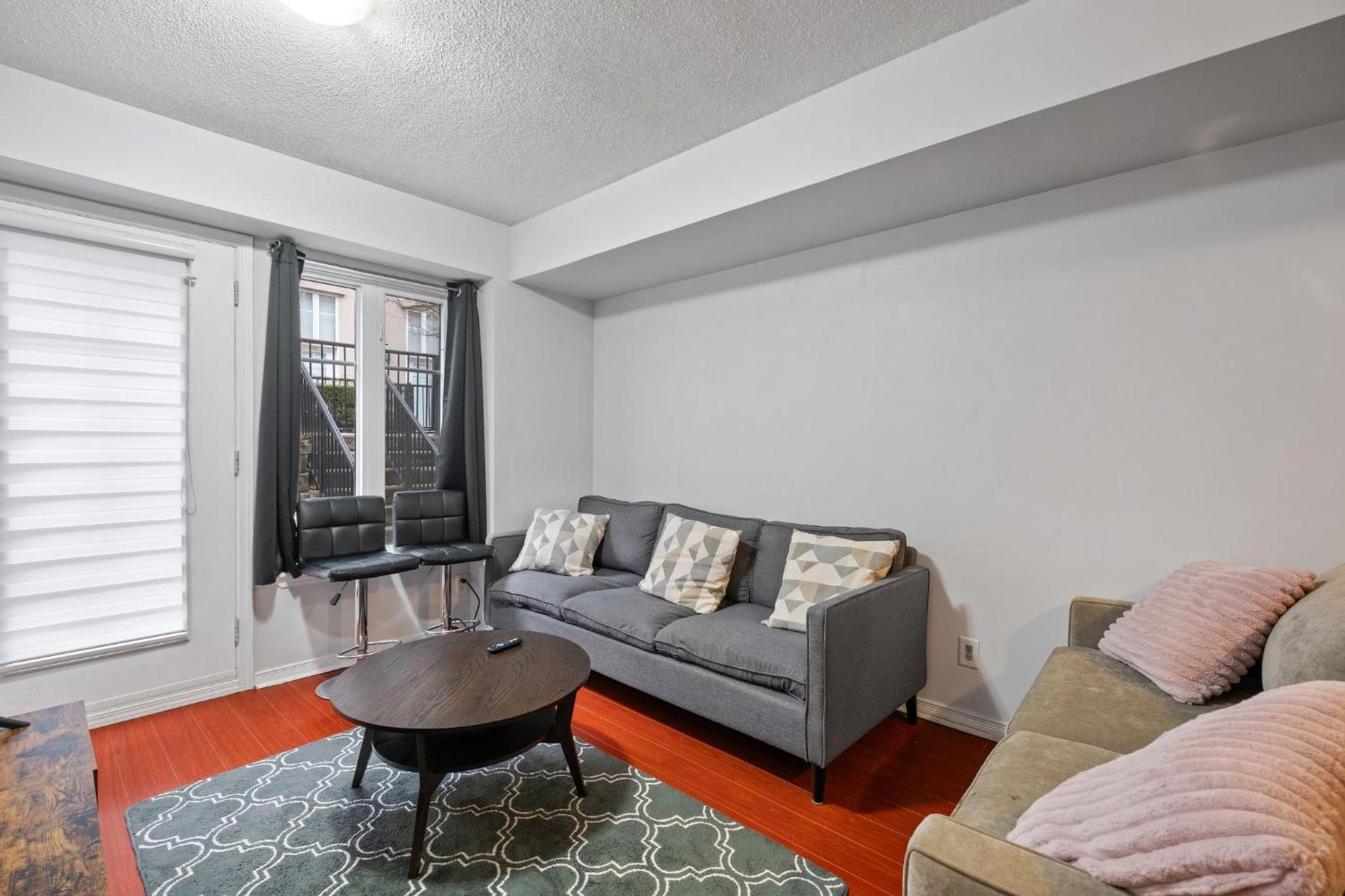 Liberty Village Townhouse Торонто Экстерьер фото