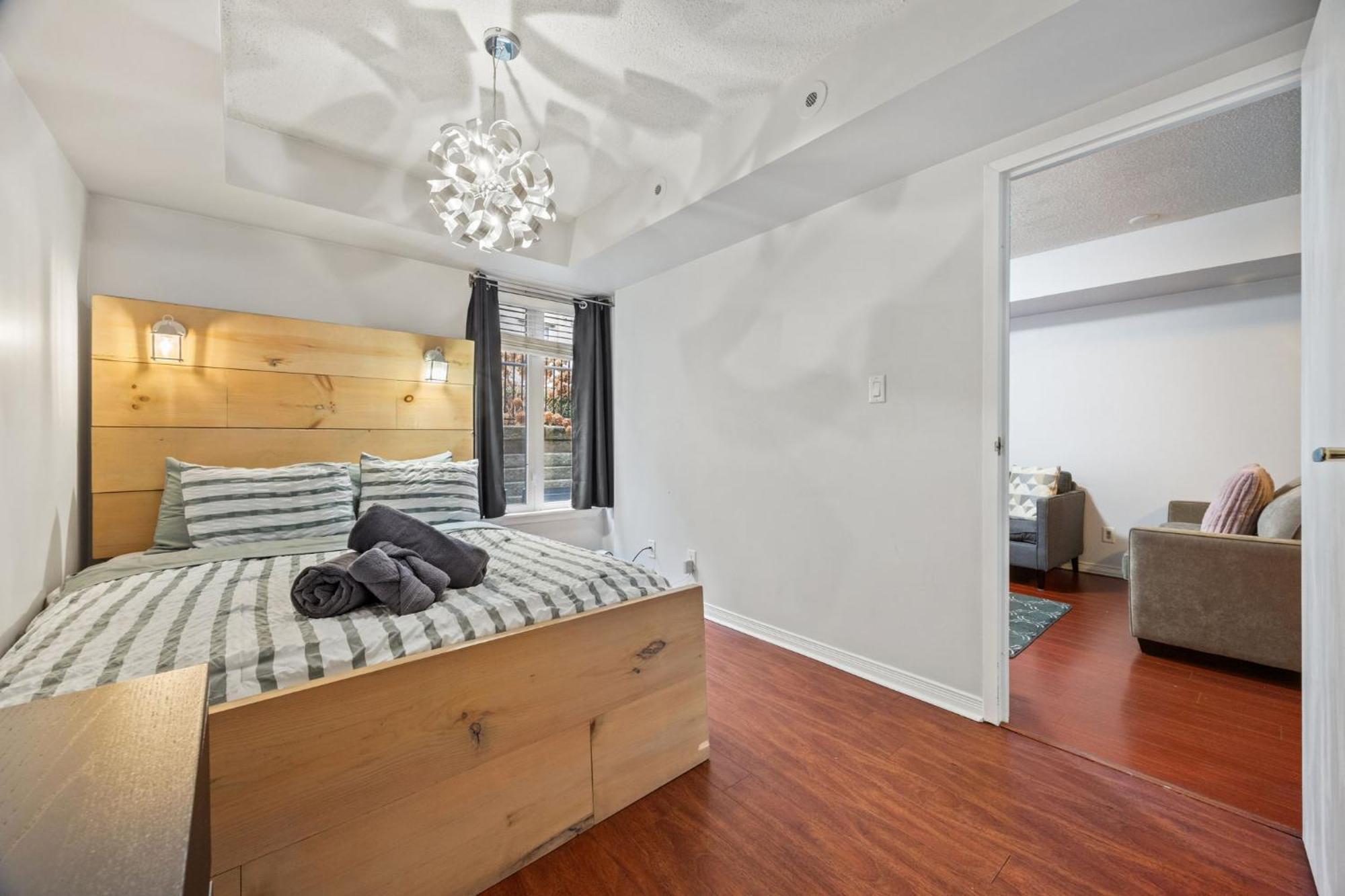 Liberty Village Townhouse Торонто Экстерьер фото